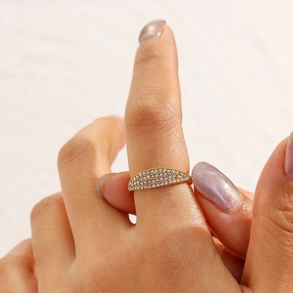 🌟SALE🌟18K Gold Plated Cubic Zirconia Stones Ring - Picture 5 of 7